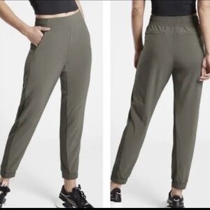 Athleta textured Brooklyn Jogger muted olive Jogger Pants size 8 women’s